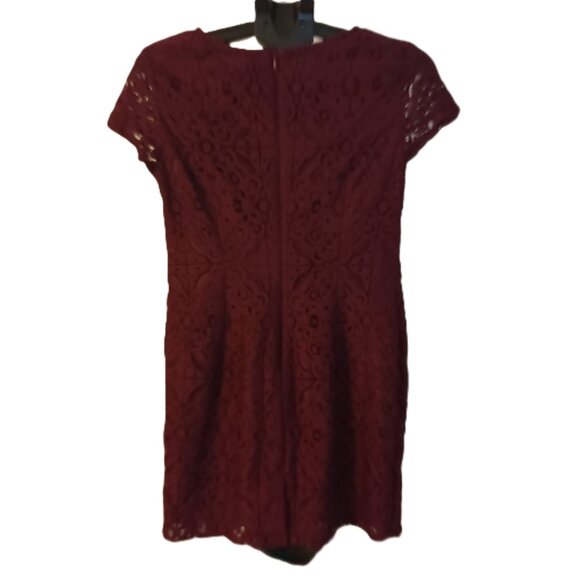 Banana Republic Women’s Maroon Lace Cap Sleeve Sheath Dress Size 4P - Picture 3 of 13